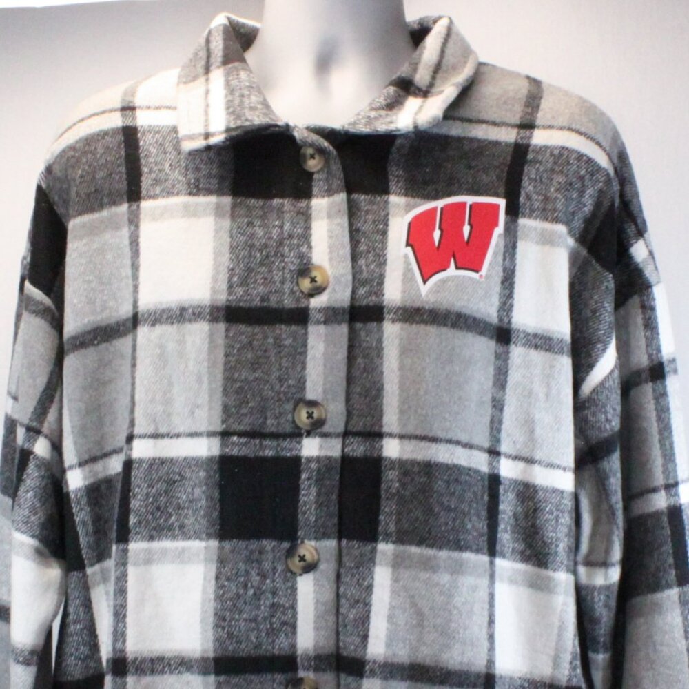 Wisconsin Badgers Long Sleeve Button-Up Plaid Flannel Shirt Jacket Women's XXL